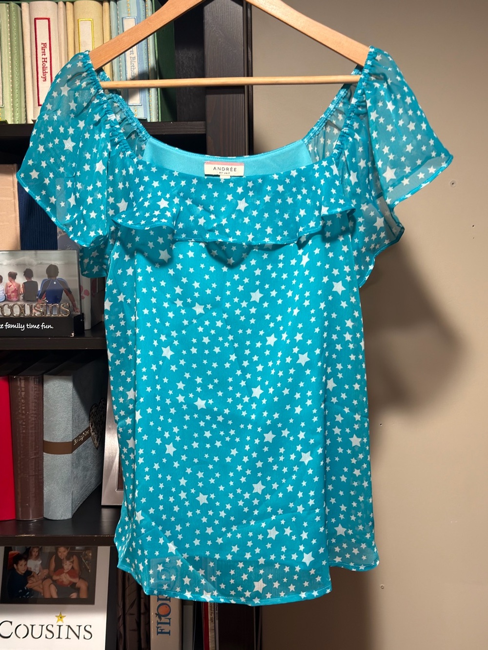 NWOT Andree by Unit Turquoise Star Print Ruffle Top M